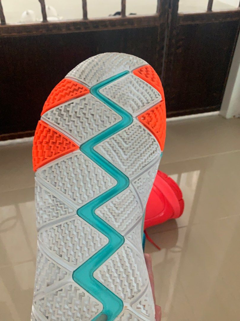 kyrie mismatched shoes