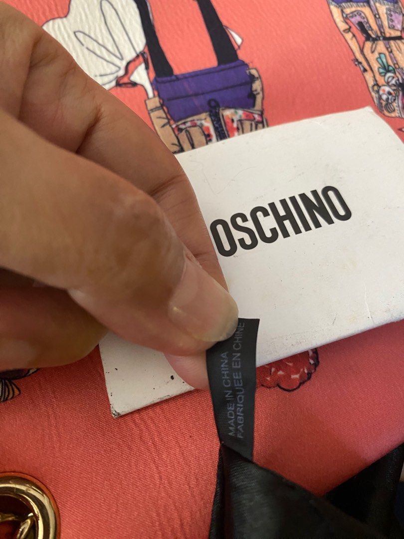 Moschino 2 ways sling bag (Category: Cross-body Bags) located in Davao. Submitted by john_canque (Listing ID 1216284203, Image 3). Description: Personal preloved. Rfs: Decluttering With super minimal flaw sa zipper but doesnt affect the purpose. Smooth pa rin po.