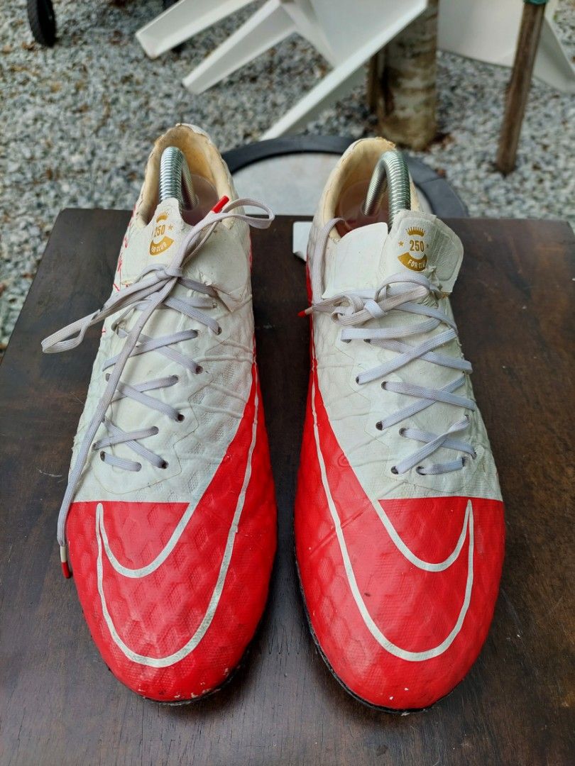 Wayne sales rooney hypervenom