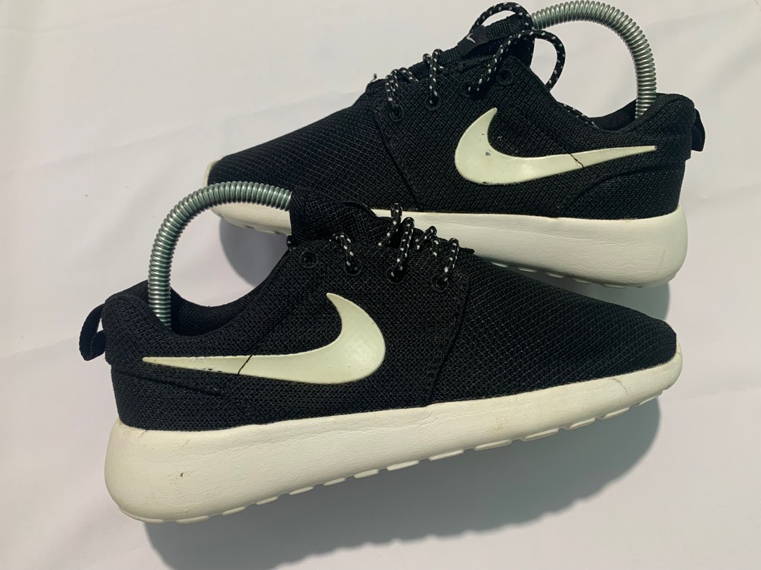 Sepatu nike roshe run discount