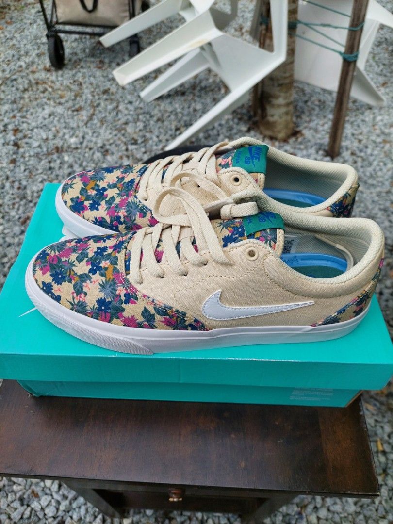 nike sb charge fossil