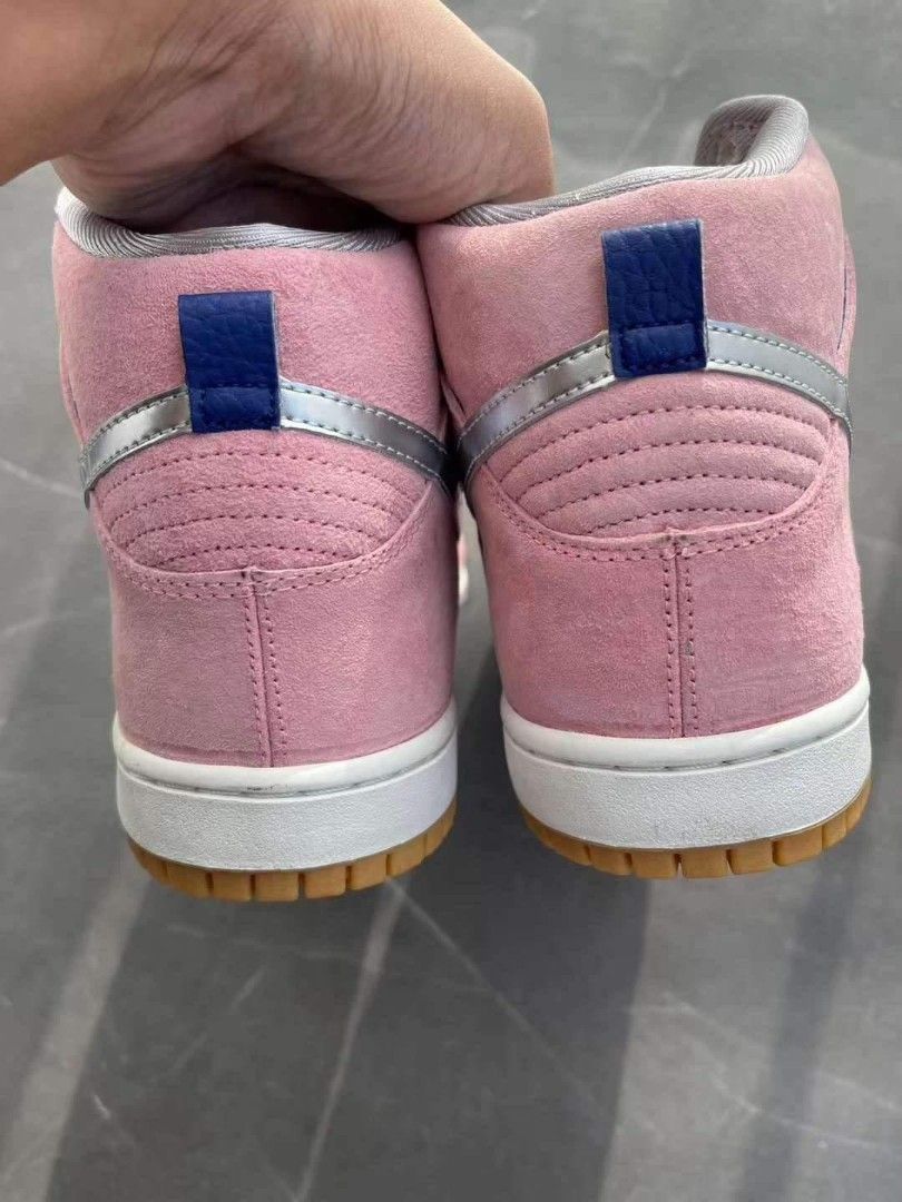nike sb when pigs fly on feet