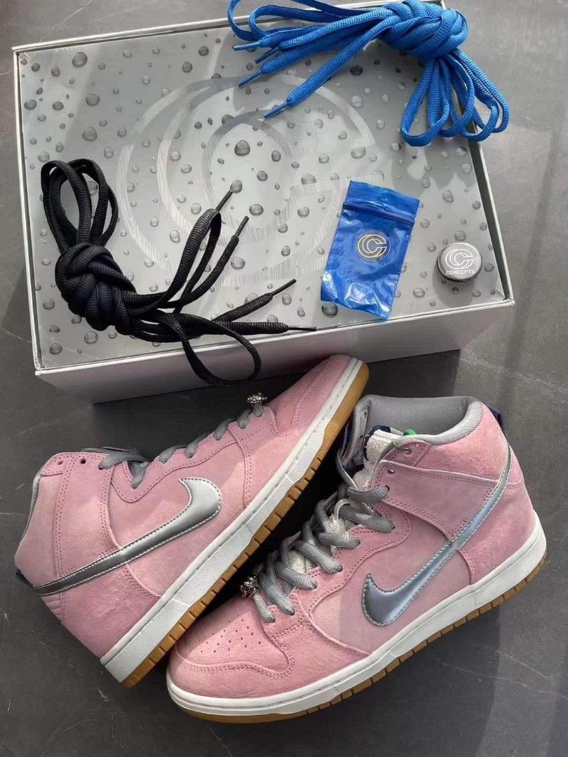 nike sb when pigs fly on feet