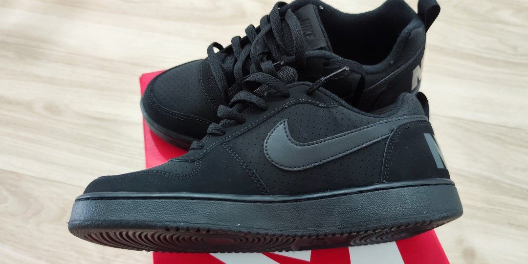 All black top nike school shoes
