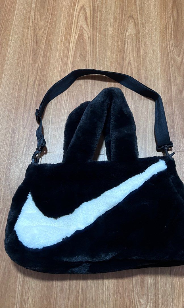 Nike Sportswear Faux Fur Tote (10L).