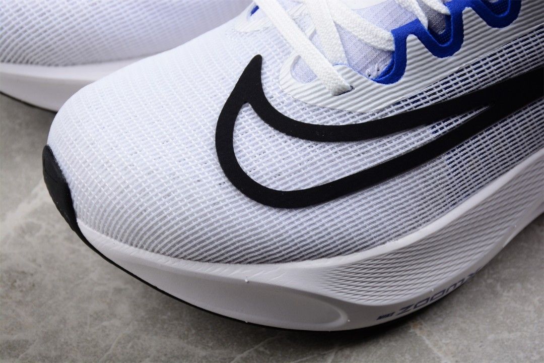 zoom fly white