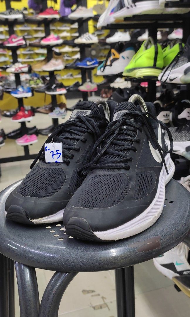 Nike zoom structure 1 top