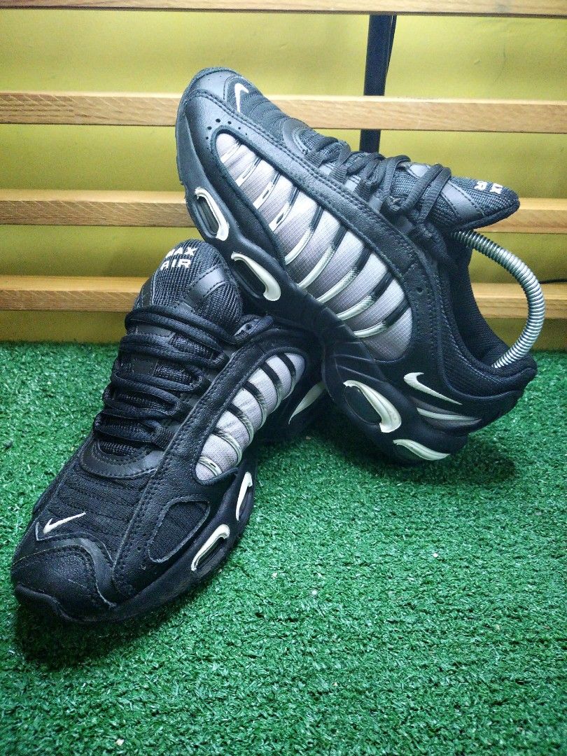 Nike tailwind 4 black store