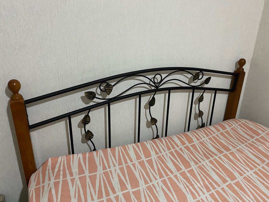 Queen Sized Bed Frame with Mattress (Category: Bed Frames & Mattresses) located in San Juan City. Submitted by lc151 (Listing ID 1216334891, Image 3). Description: ❤️ Comes with mattress ❤️ Free sheets and 2 pillows ❤️ Queen Sized PM for more details ⭐️.