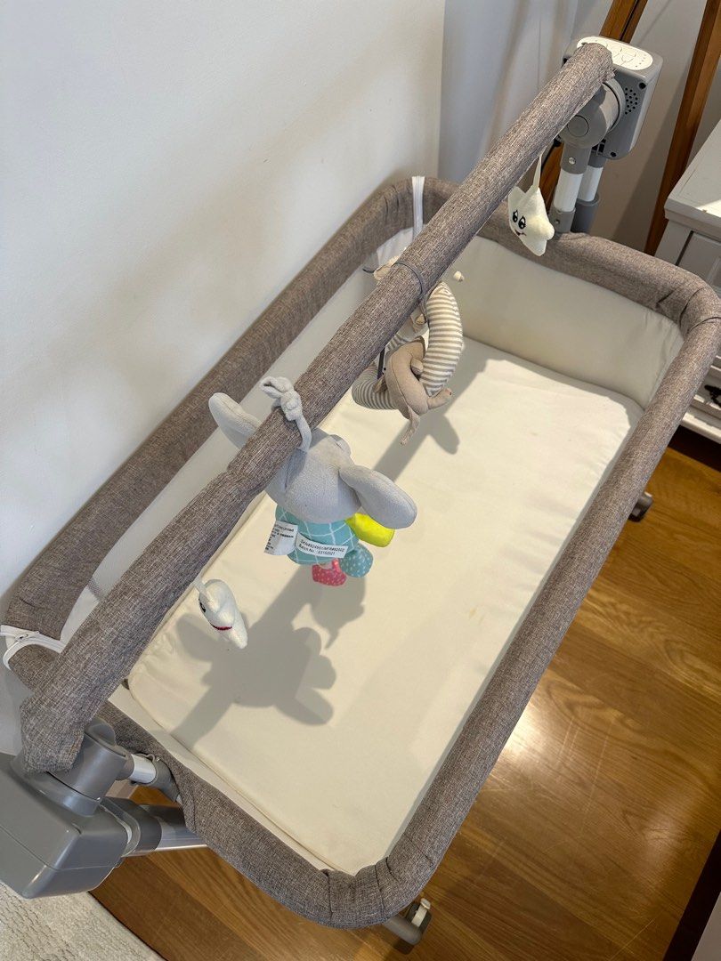 Reibbie Electric Baby cot, Babies & Kids, Baby Nursery & Kids Furniture