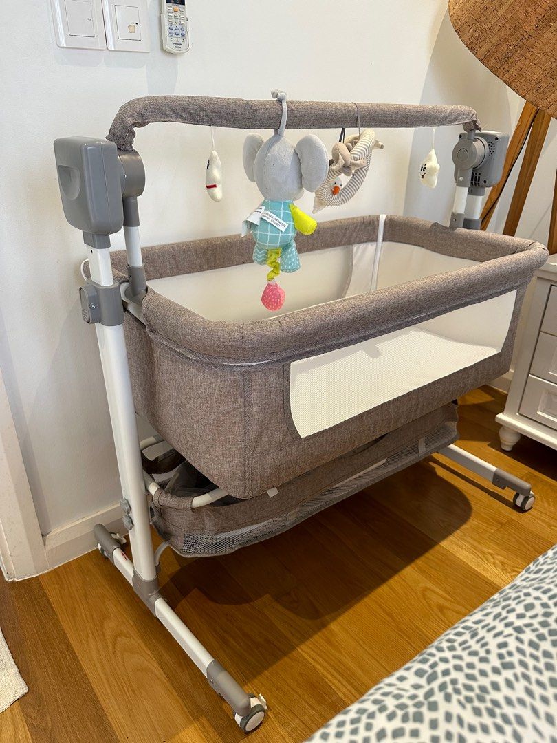 Reibbie Electric Baby cot, Babies & Kids, Baby Nursery & Kids Furniture