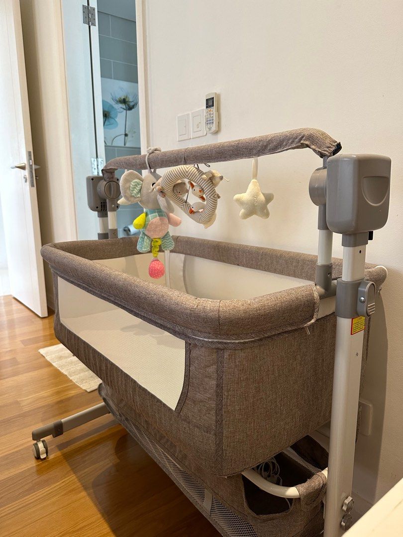 Reibbie Electric Baby cot, Babies & Kids, Baby Nursery & Kids Furniture