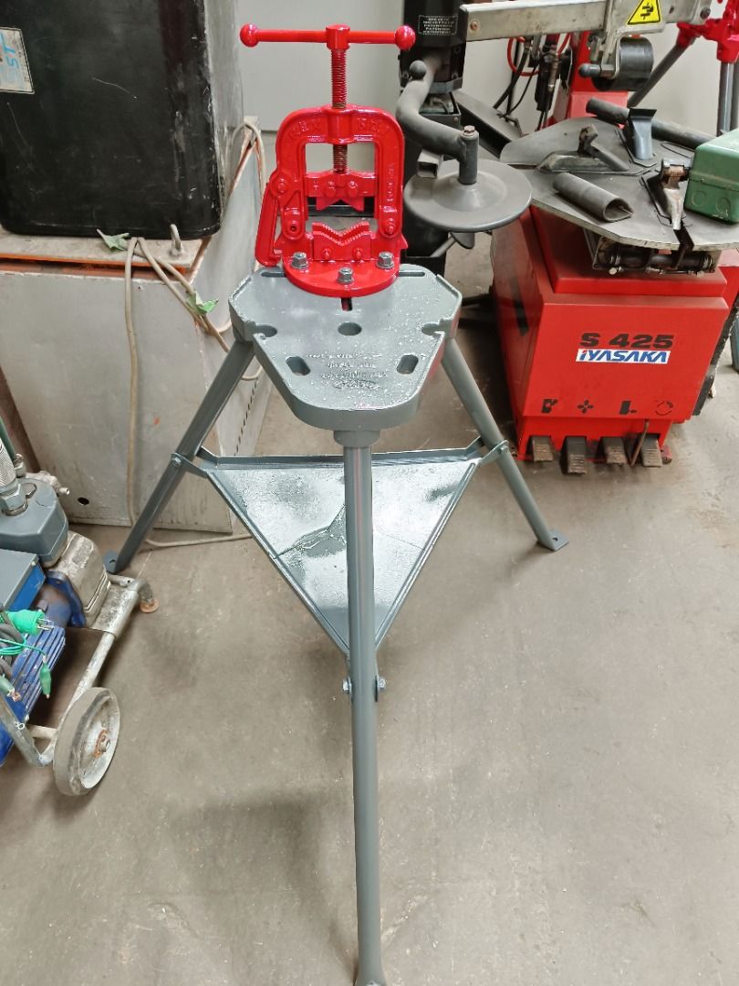 Rex Pipe Vise with Stand from Japan, Commercial & Industrial