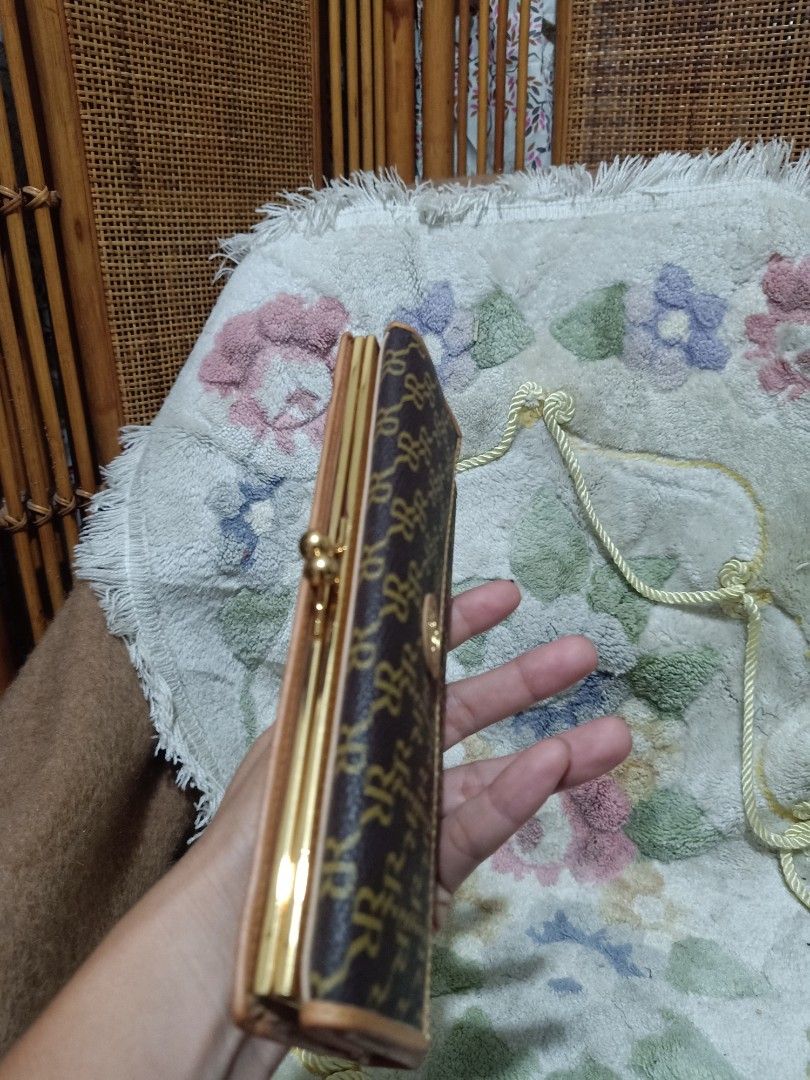 Rioni, Women's Fashion, Bags & Wallets, Wallets & Card holders on Carousell