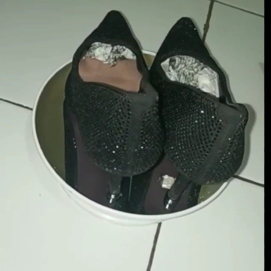 Saurin shoes sales