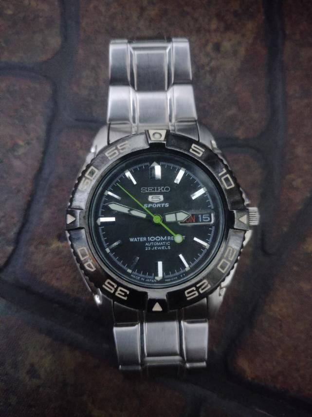 Seiko 5 Sports Water 100m Resist Automatic 23 Jewels Men s Fashion seiko-5-automatic-21-jewels-japan-made-snke79j1-snke79j-men-s-watch