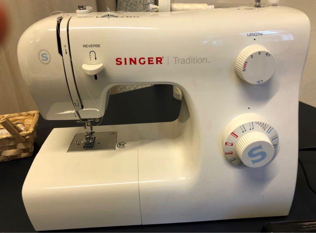 Singer Sewing Machine 2259 Mint, TV & Home Appliances, Other Home