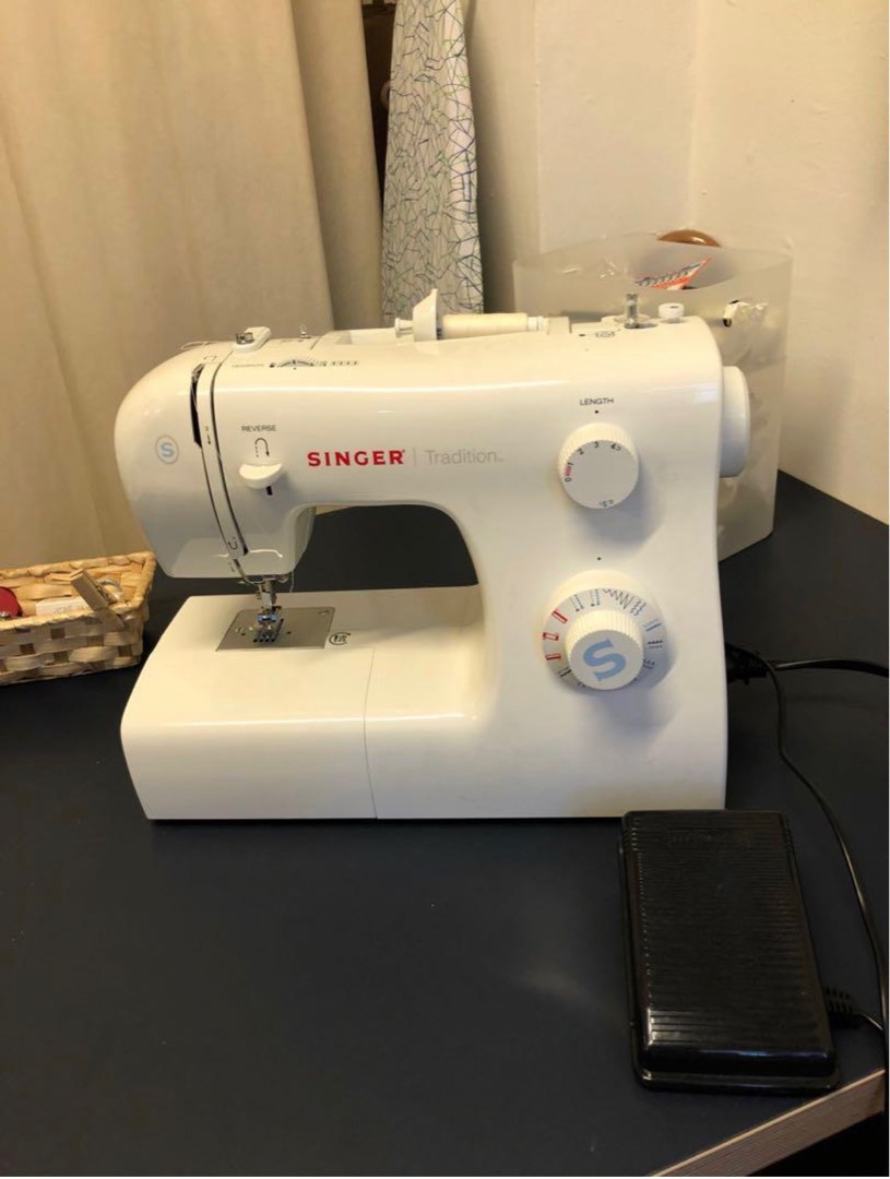 Singer Sewing Machine 2259 Mint, TV & Home Appliances, Other Home