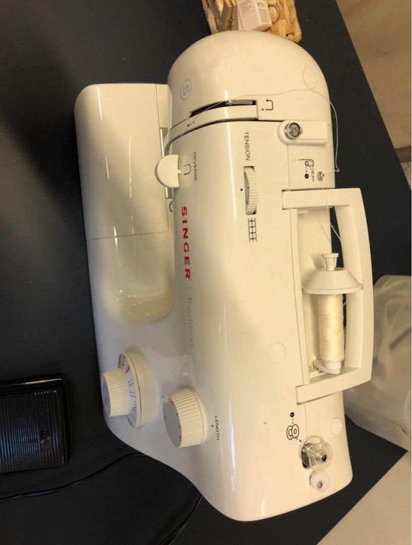 Singer Sewing Machine 2259 Mint, TV & Home Appliances, Other Home