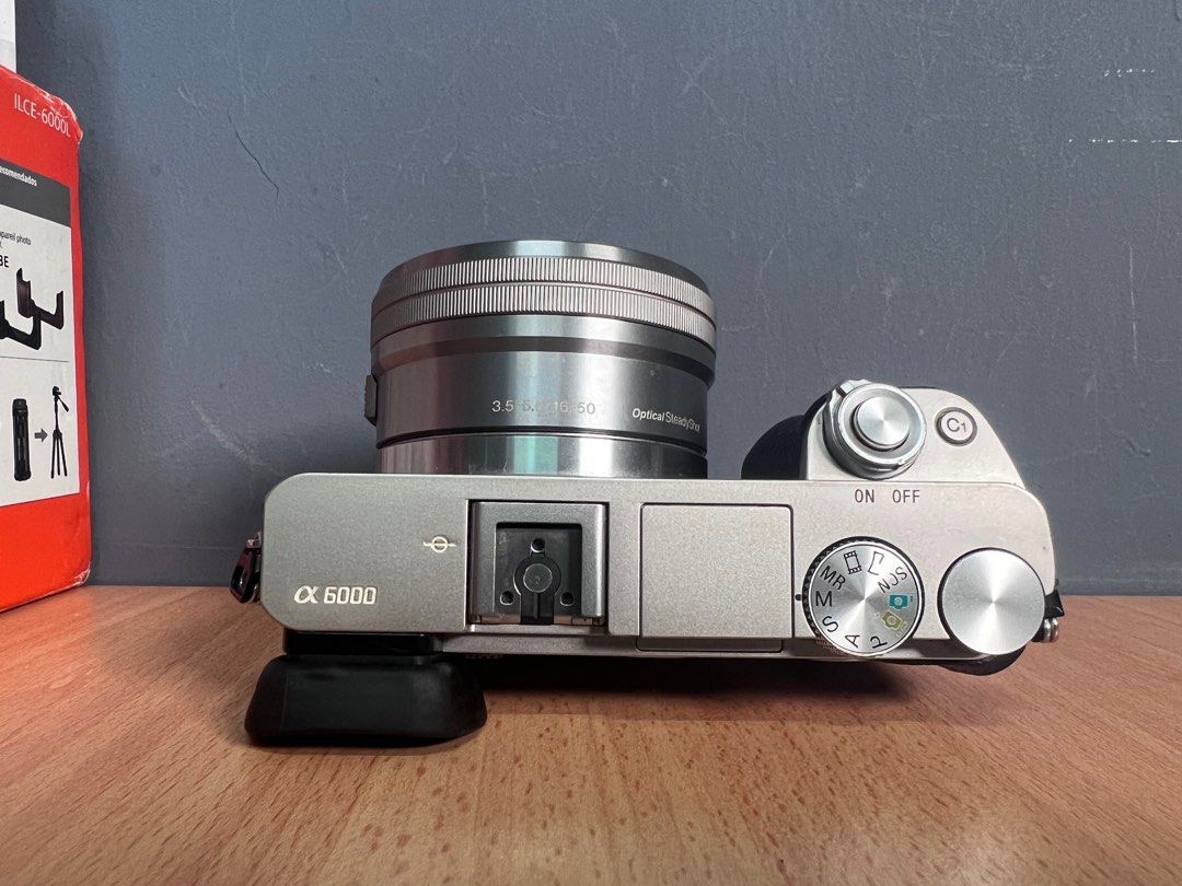 Sony A6000 + 1650mm OSS kit lens98 like new. SC22k only