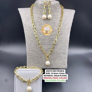 South Sea Pearls Necklace, Bracelet and Earrings Set