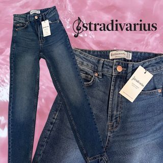 Stradivarius highwaisted Mom Slim Fit Jeans Size 32/24