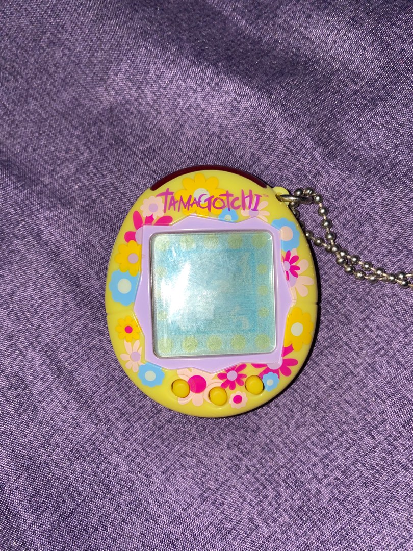 Tamagotchi Connection Version 2 / V2, Hobbies & Toys, Toys & Games