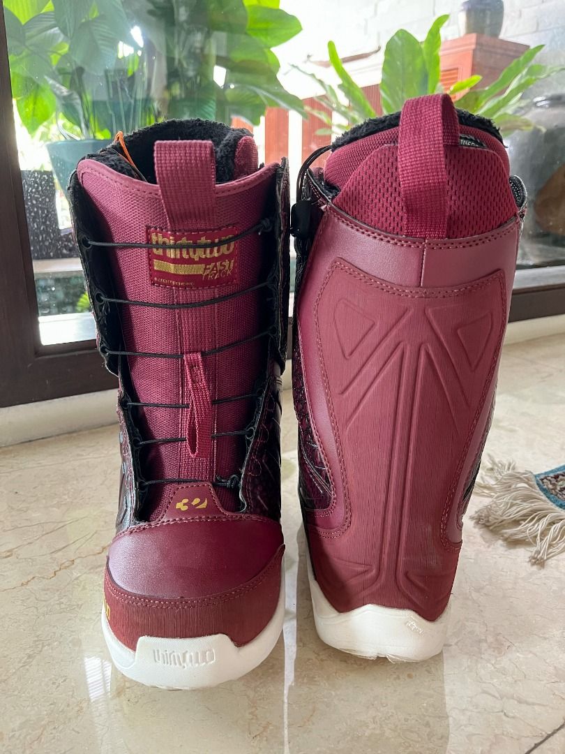 Thirty two fast track boots store