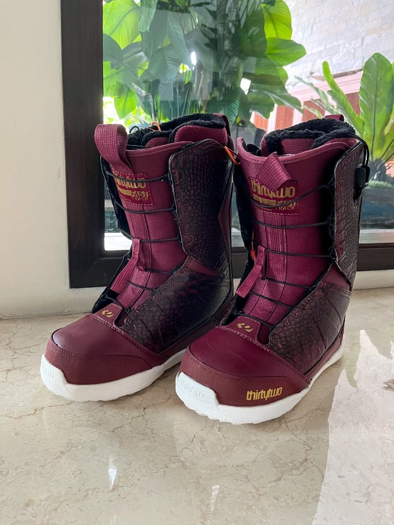 Thirty two clearance fast track boots