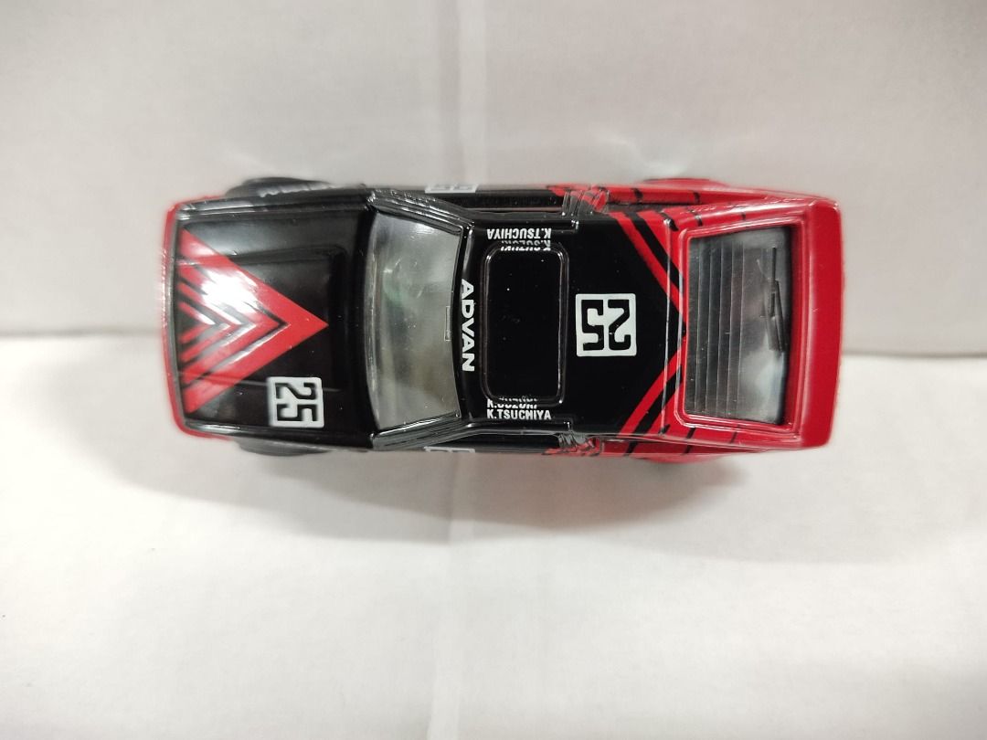 TOMICA 1:64 scale BLACK / RED ADVAN TOYOTA AE86 COROLLA LEVIN RACE