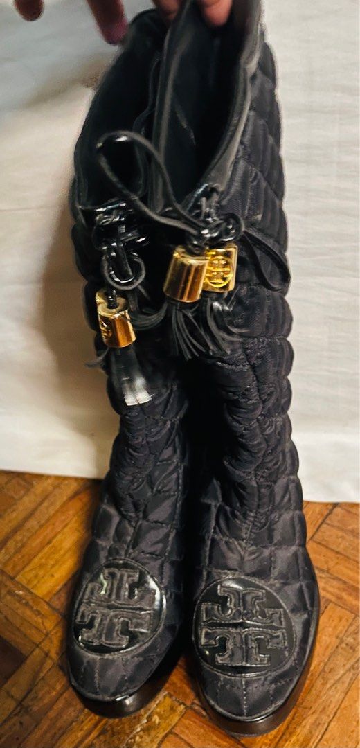Tory burch quilted boots deals