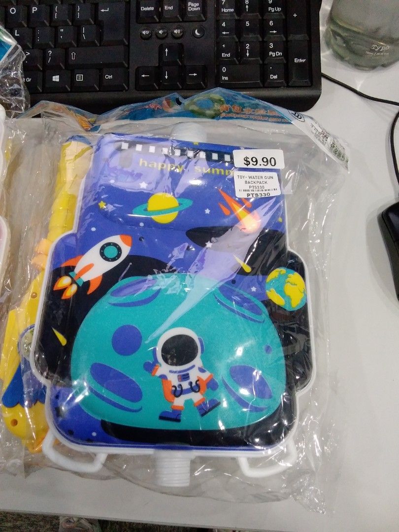 toy water gun backpack, Hobbies & Toys, Toys & Games on Carousell