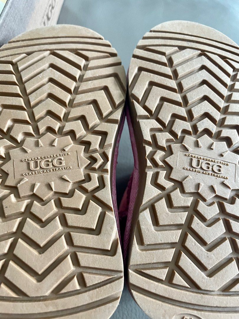 Girls uggs size 7 store