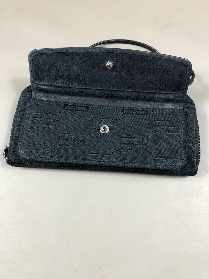 Vintage Balenciaga Small Hand bag (Category: Luxury Bags & Wallets) located in Manila. Submitted by revise.ph_ (Listing ID 1216438641, Image 3). Description: Vintage Balenciaga Small Hand bag 9/10 Condition Need Clean Ykk Zip Price 10,000 negotiable for sure buyer +shipping fee.