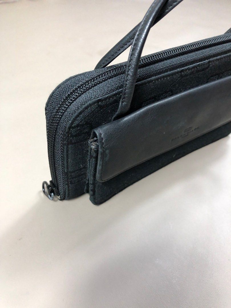 Vintage Balenciaga Small Hand bag (Category: Luxury Bags & Wallets) located in Manila. Submitted by revise.ph_ (Listing ID 1216438641, Image 2). Description: Vintage Balenciaga Small Hand bag 9/10 Condition Need Clean Ykk Zip Price 10,000 negotiable for sure buyer +shipping fee.
