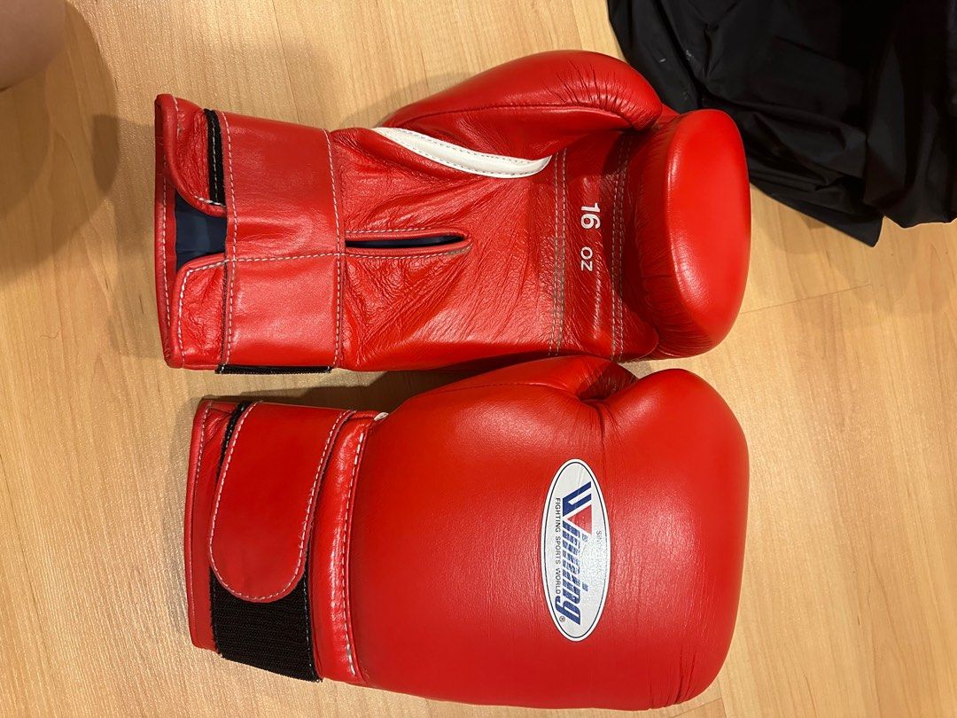 Winning 16oz red boxing gloves, Sports Equipment, Other Sports