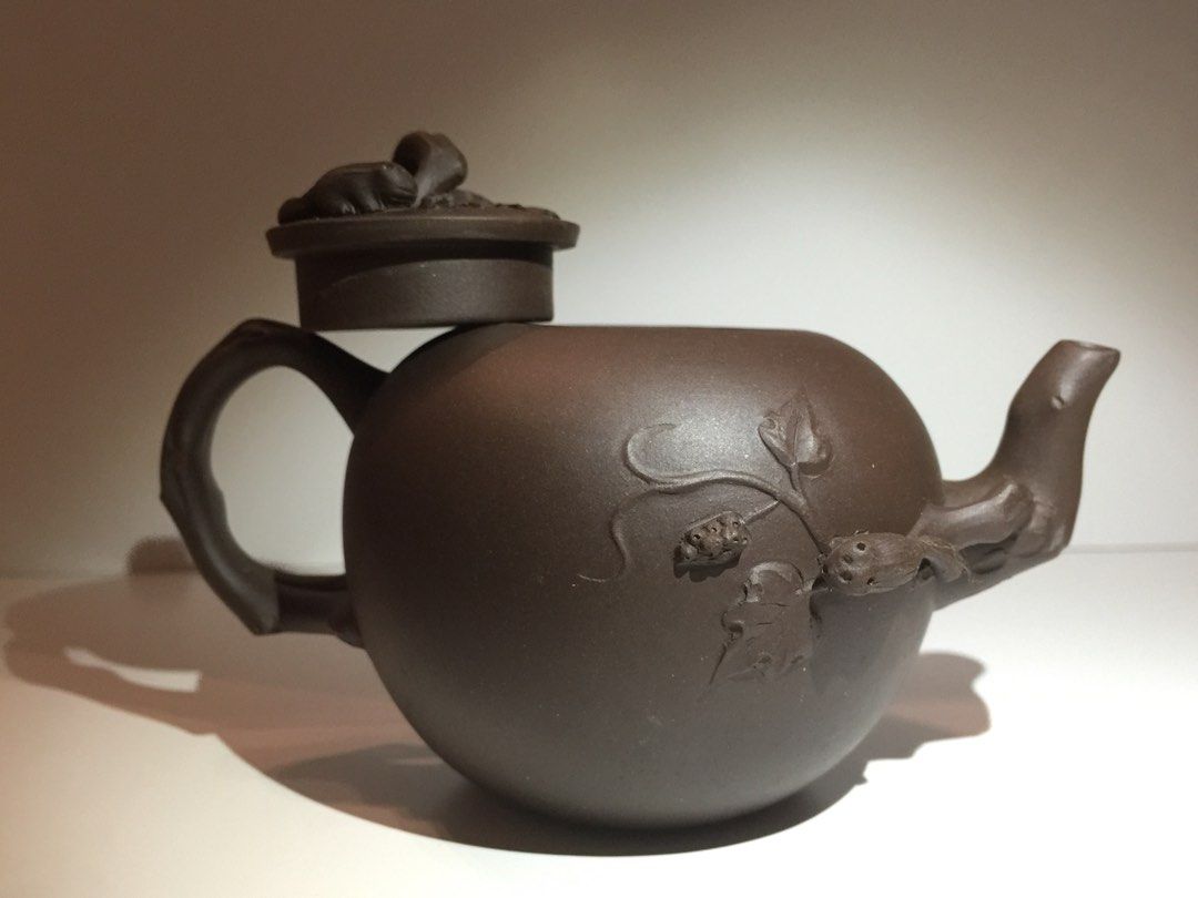 80年代末早期宜兴紫砂一厂方圆牌白标期紫泥丰收壶紫砂壶- （松鼠葡萄