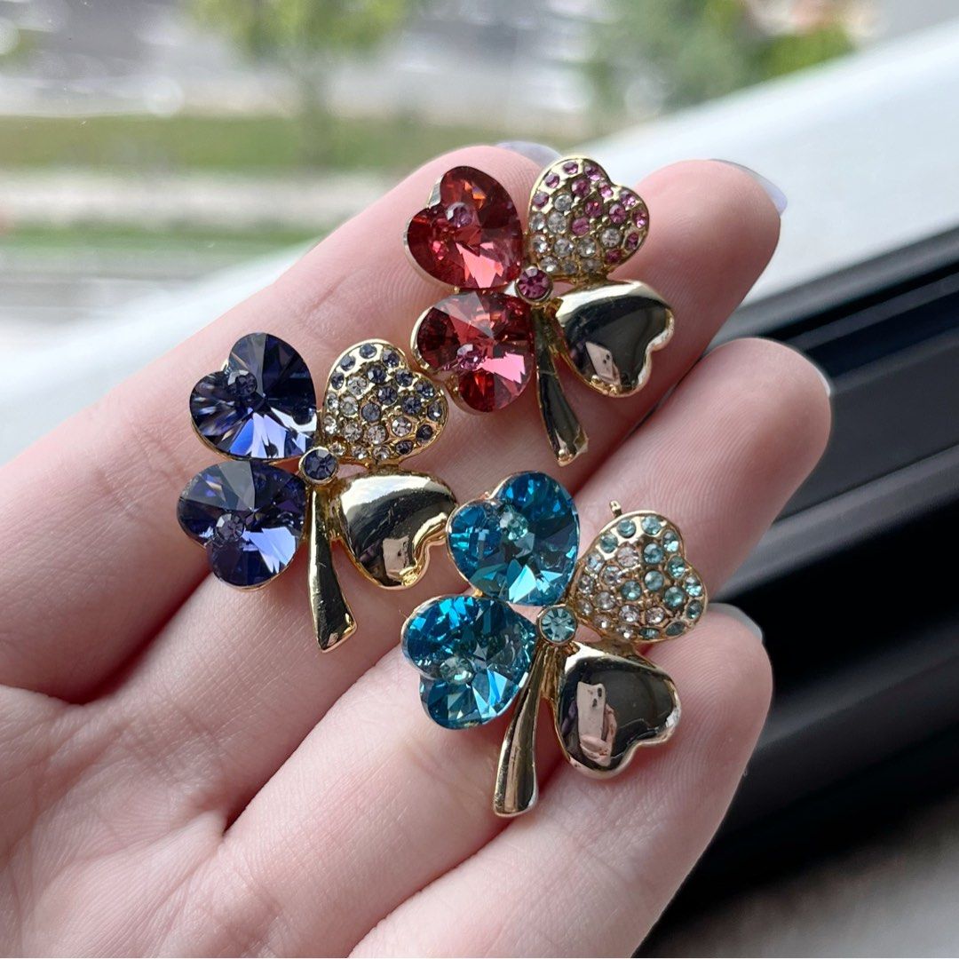 Clover brooch shop