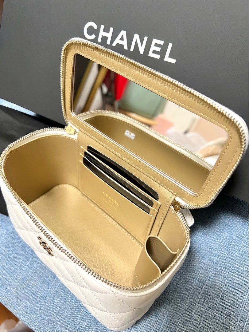 日本專門店直購 齊單full set Chanel vanity box bag 白色羊皮有鏡長盒子 金球 足球 黑白棋子格仔 黑白球 可陪驗, 名牌, 手袋及銀包 Carousell