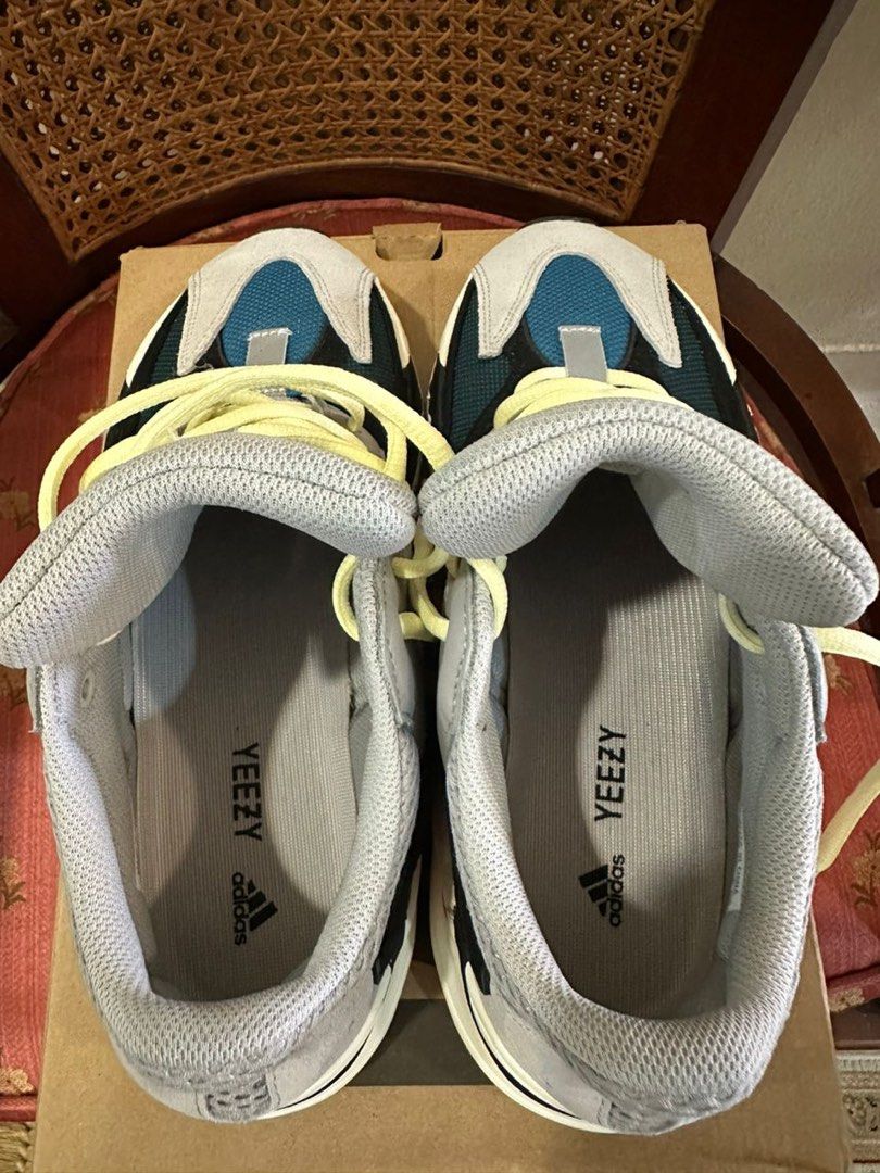 Adidas Yeezy Boost 700