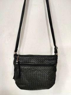 Anna Bianhi Black Weave Leather Sling Bag