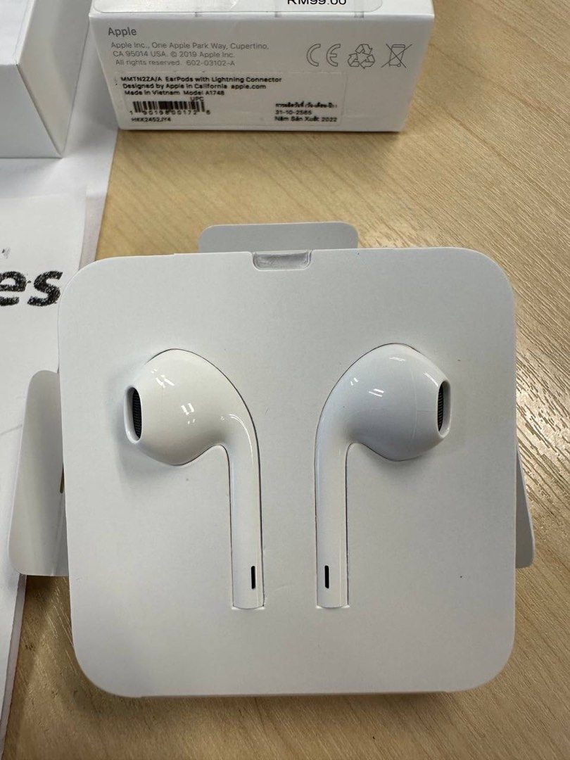 EarPods with Lightning Connector, Model A1748 - Headphones