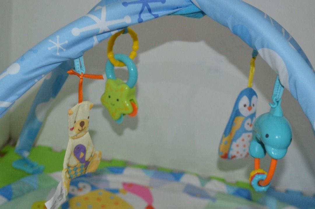 Baby Playmat / Play Gym (Category: Infant Playtime) located in Caloocan City. Submitted by babythirdy (Listing ID 1216624380, Image 3). Description: - twice lang nagamit. - meet up valenzuela, novaliches, north caloocan area..