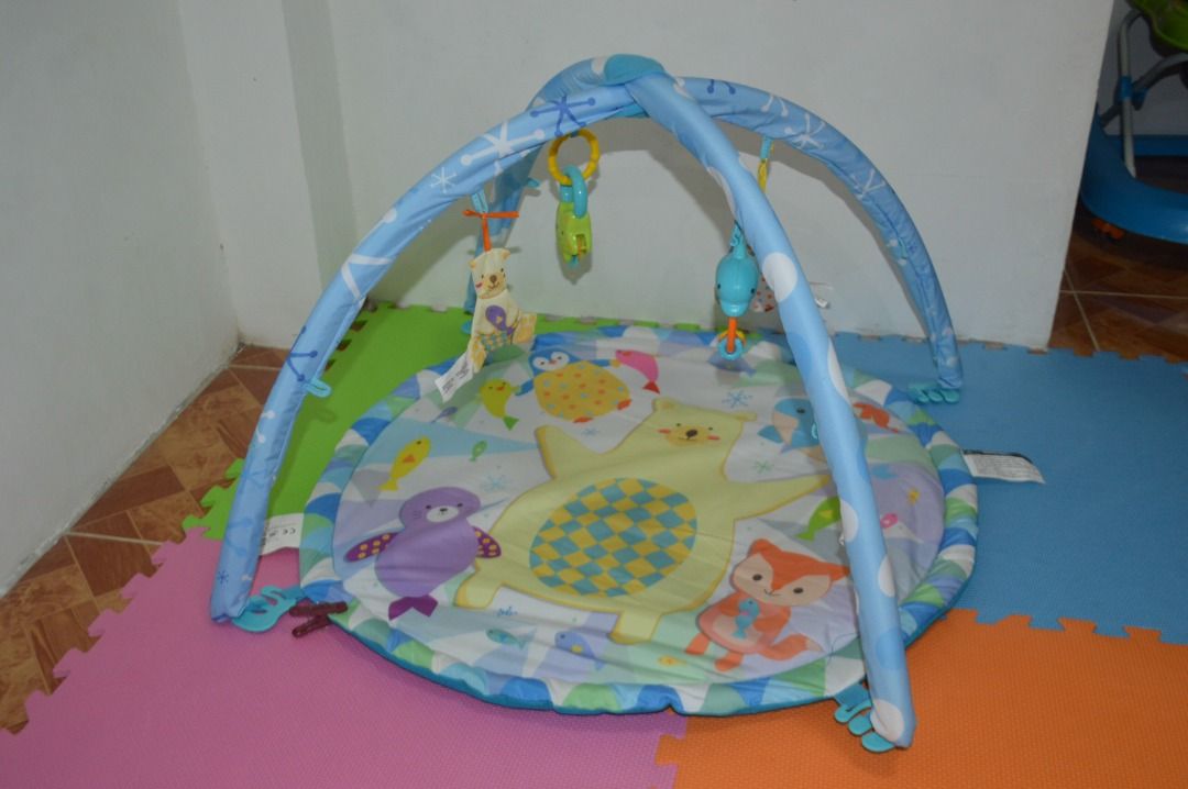Baby Playmat / Play Gym (Category: Infant Playtime) located in Caloocan City. Submitted by babythirdy (Listing ID 1216624380, Image 1). Description: - twice lang nagamit. - meet up valenzuela, novaliches, north caloocan area..