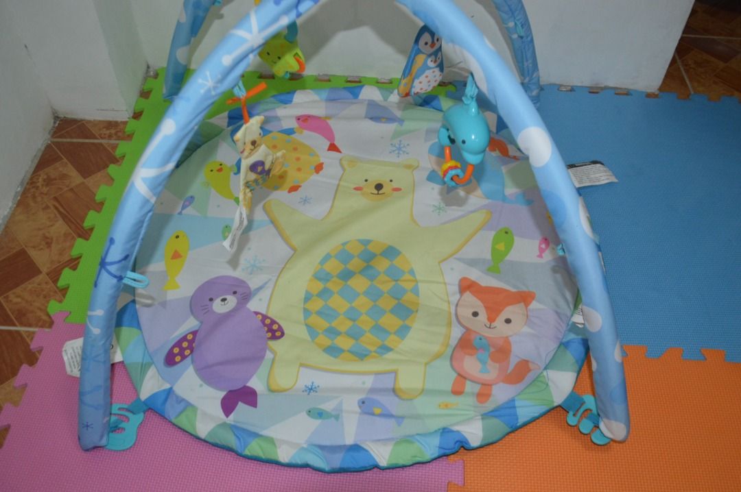 Baby Playmat / Play Gym (Category: Infant Playtime) located in Caloocan City. Submitted by babythirdy (Listing ID 1216624380, Image 2). Description: - twice lang nagamit. - meet up valenzuela, novaliches, north caloocan area..