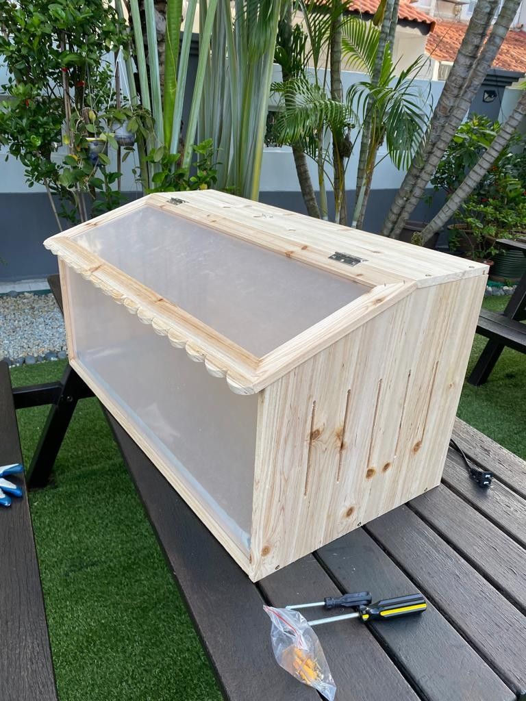 Plug and play full set Brooder box for new born chicks and chickens