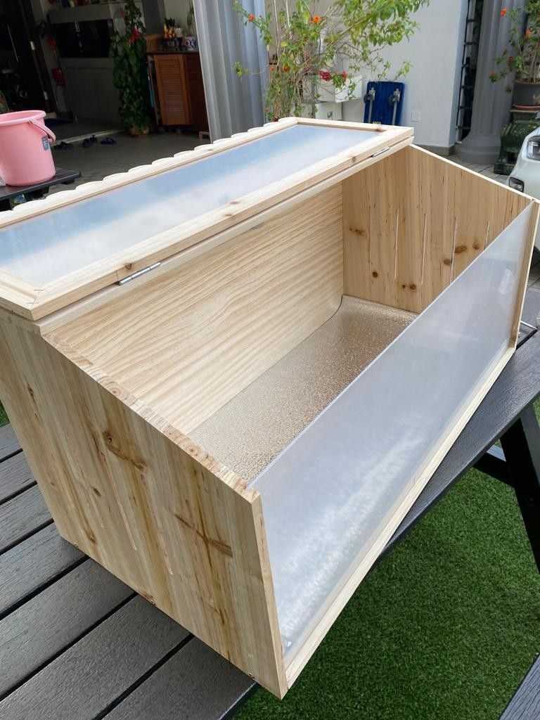 Plug and play full set Brooder box for new born chicks and chickens