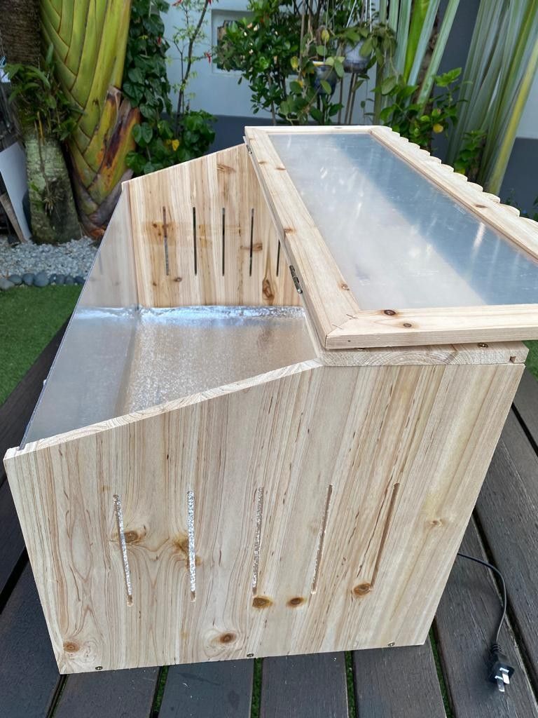 Plug and play full set Brooder box for new born chicks and chickens