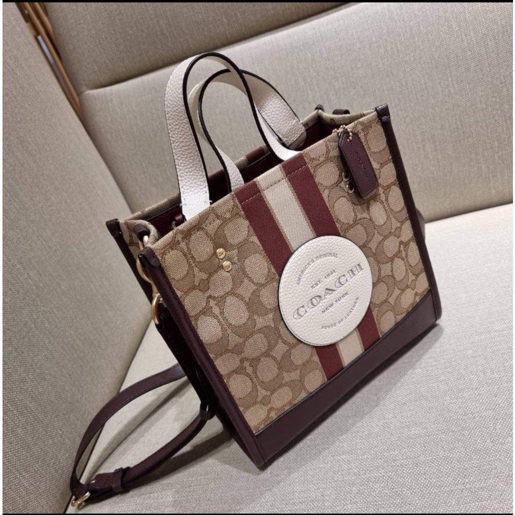 COACH demsey 👜 (Category: Luxury Bags & Wallets) located in Las Pinas. Submitted by yhn_boutique (Listing ID 1216554370, Image 2). Description: Actual pic posted 📍cod lalamove 📍sameday delivery 📍J&T pay today ship today 📍complete inclusions TY! 🛍️ DISCLAIMER: not affiliated or endorsed with any of the brands featured on this page. All copyrights and trademarks belong to the original brand owners.