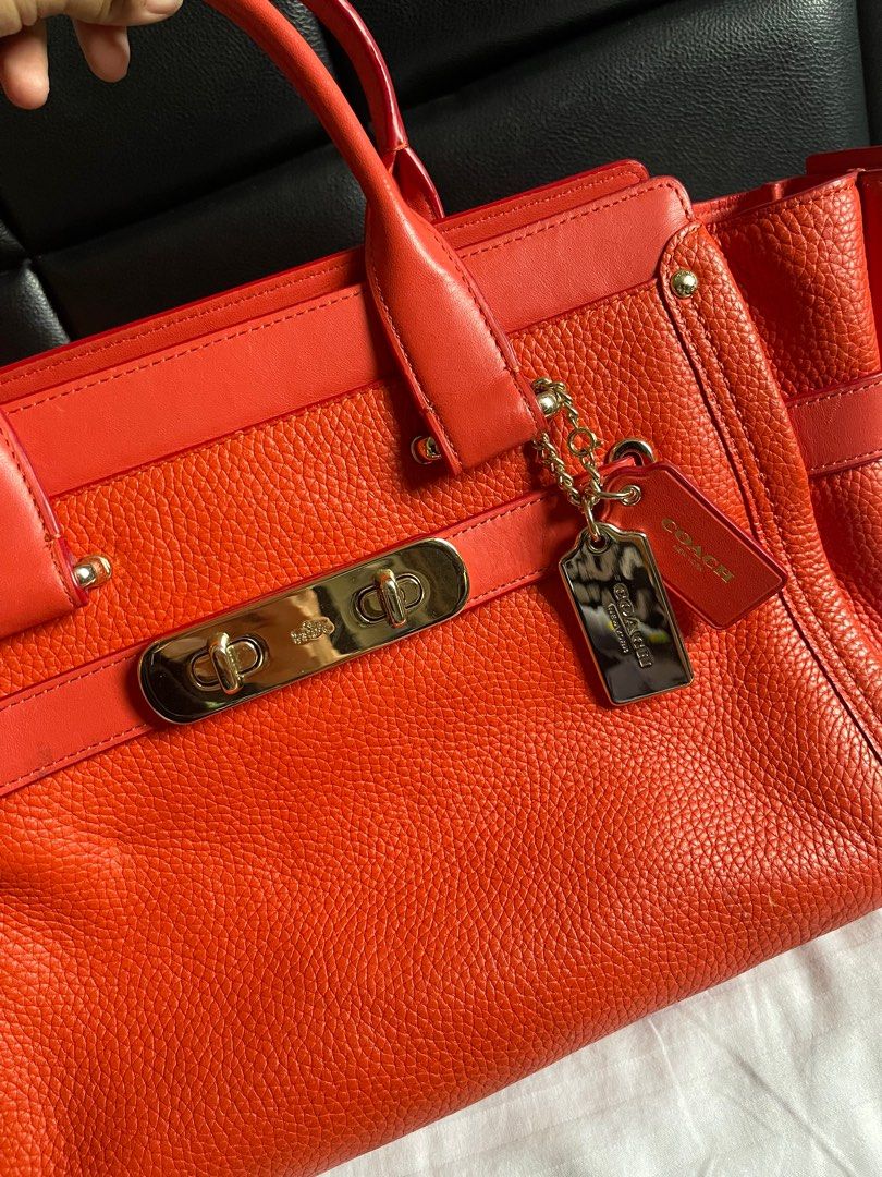 Coach Swagger Medium (Category: Luxury Bags & Wallets) located in Mandaluyong City. Submitted by Bhinda_Bagelyas_2 (Listing ID 1216544953, Image 2). Description: Preloved From Korea Original Coach No Flaws Very Good Condition Super Ganda pa Promise Pls Check photos.